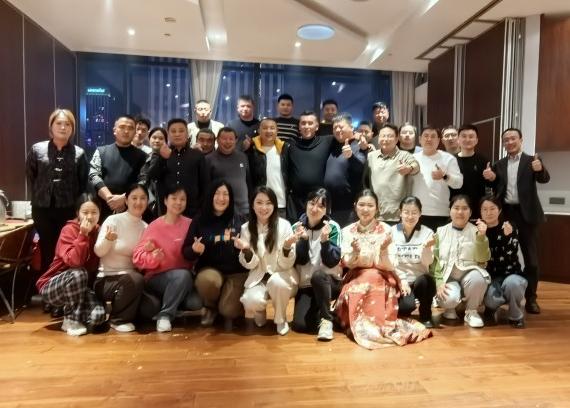 為夢(mèng)想-不止步，山東擇立集團(tuán)2025年會(huì)盛典圓滿(mǎn)落幕